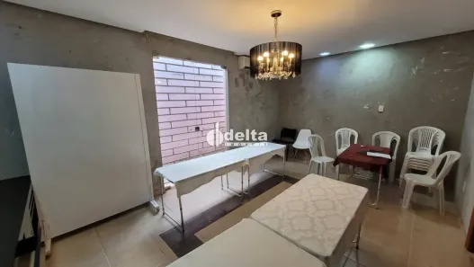 Ponto Comercial para alugar, 18m² no Brasil, Uberlândia
