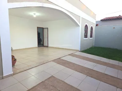 Casa com 3 Quartos à venda, 228m² no São Benedito, Uberaba
