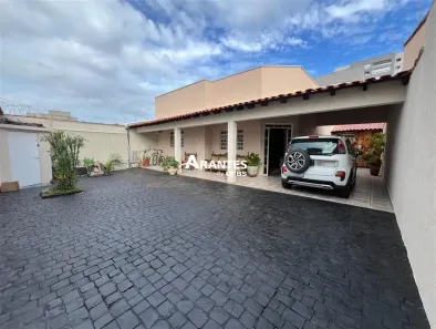 Casa com 3 Quartos à venda, 130m² no Santa Mônica, Uberlândia