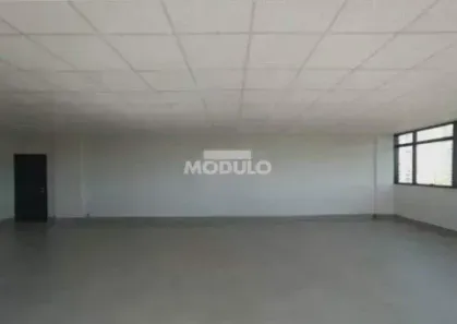 Sala Comercial para alugar, 133m² no Jardim Karaíba, Uberlândia