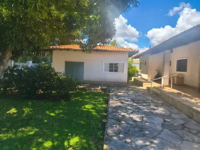 Casa com 4 Quartos para alugar, 700m² no Park Way, Brasília