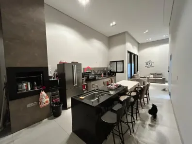 Casa com 4 Quartos para alugar, 170m² no Novo Mundo, Uberlândia