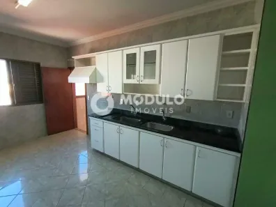 Apartamento com 3 Quartos para alugar, 127m² no Fundinho, Uberlândia