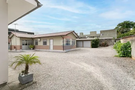 Casa com 3 Quartos à venda, 200m² no Morro das Pedras, Florianópolis
