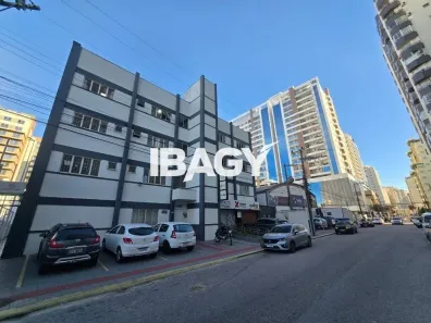 Apartamento com 2 Quartos para alugar, 60m² no Campinas, São José