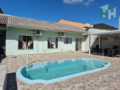 Casa com 2 Quartos para alugar, 70m² no Tabuleiro, Matinhos