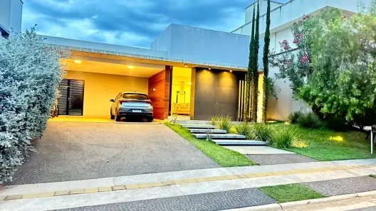 Casa com 3 Quartos para alugar, 200m² no Jardins Valência, Goiânia