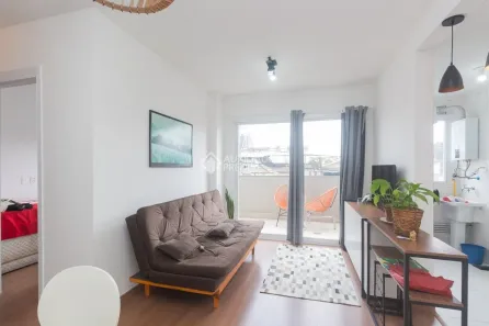 Apartamento com 2 Quartos para alugar, 72m² no Passo da Areia, Porto Alegre