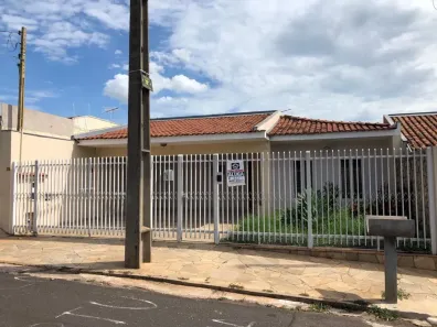 Casa com 3 Quartos para alugar, 150m² no Jardim Parati, Marília