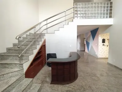 Sobrado com 3 Quartos à venda, 432m² no Jardim Patrícia, Uberlândia