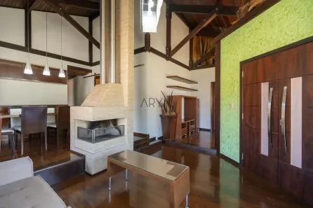 Casa de Condomínio com 3 Quartos à venda, 330m² no Butiatuvinha, Curitiba