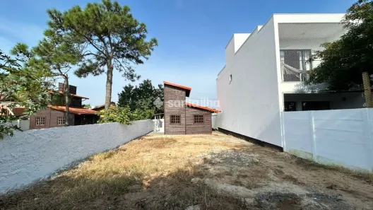 Casa com 2 Quartos para alugar, 40m² no Campeche, Florianópolis