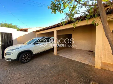 Casa com 3 Quartos à venda, 229m² no Segismundo Pereira, Uberlândia