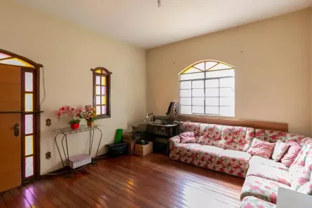 Casa com 4 Quartos para alugar, 240m² no Palmares, Belo Horizonte