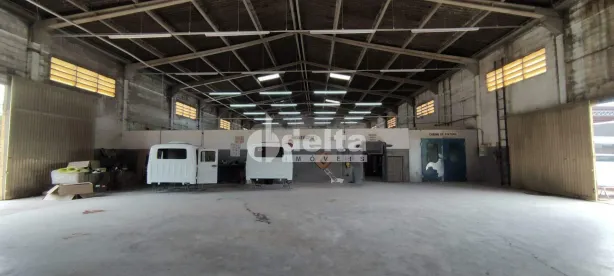 Ponto Comercial à venda, 2760m² no Marta Helena, Uberlândia