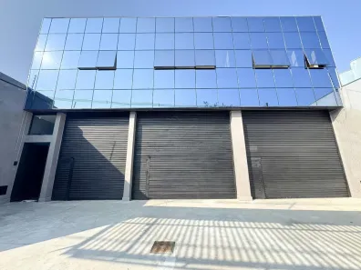 Galpão/Depósito/Armazém com 6 Quartos para alugar, 900m² no Parque João Ramalho, Santo André