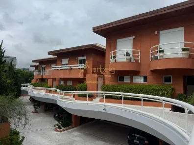 Casa de Condomínio com 3 Quartos à venda, 530m² no Jardim Everest, São Paulo