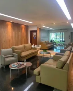 com 7 Quartos à venda, 301m² no Fundinho, Uberlândia