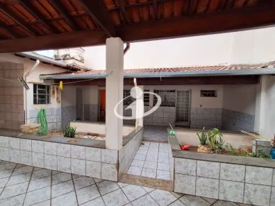 Casa com 5 Quartos para alugar, 200m² no Umuarama, Uberlândia