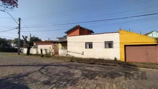 Casa com 2 Quartos à venda, 160m² no Vila Nova, Porto Alegre