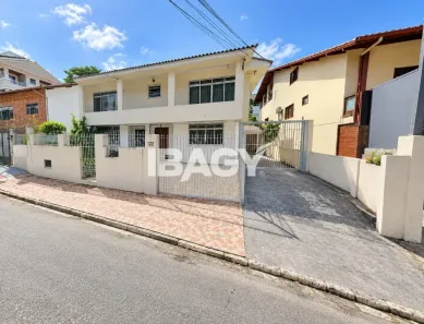 Casa com 5 Quartos para alugar, 150m² no Canto, Florianópolis