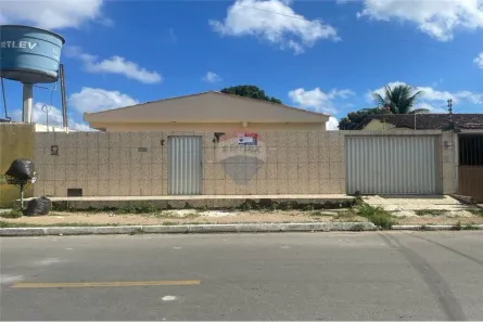 Casa com 3 Quartos para alugar, 180m² no Clima Bom, Maceió