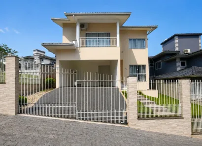 Casa com 3 Quartos para alugar, 392m² no Pedra Branca, Palhoça