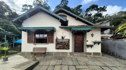 Casa com 4 Quartos à venda, 120m² no Mosela, Petrópolis