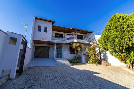Imóvel Comercial com 4 Quartos para alugar, 546m² no Jardim das Américas, Curitiba