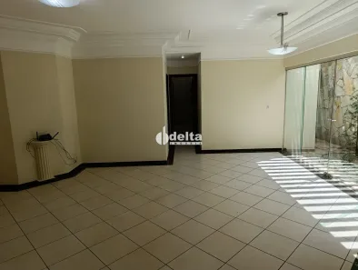 Casa com 3 Quartos à venda, 210m² no Vigilato Pereira, Uberlândia