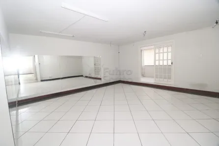 Prédio Comercial para alugar, 244m² no Centro, Pelotas