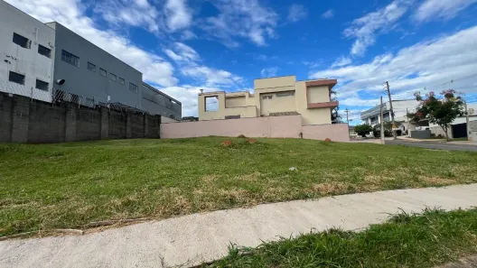 Lote/Terreno com 1 Quarto à venda, 713m² no Swiss Park, Campinas