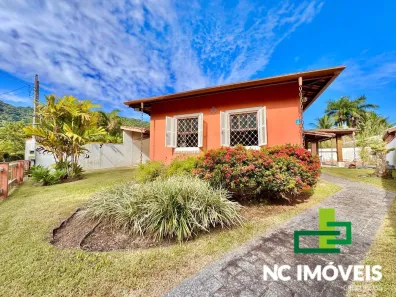 Casa de Condomínio com 2 Quartos para venda ou aluguel, 99m² no Mar Verde, Caraguatatuba