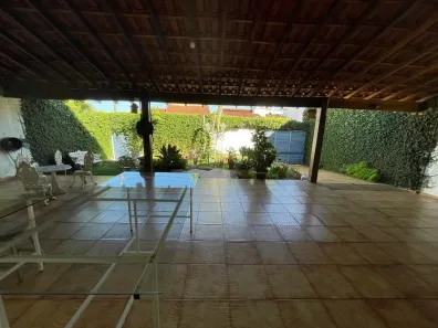 Casa com 6 Quartos para alugar, 372m² no Fundinho, Uberlândia