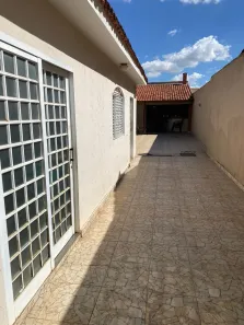Casa com 3 Quartos à venda, 160m² no Santa Mônica, Uberlândia