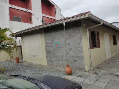 Casa com 3 Quartos à venda, 147m² no Petrópolis, Joinville