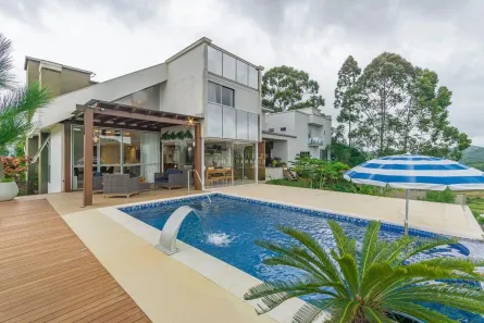 Casa de Condomínio com 3 Quartos à venda, 420m² no Centro, Camboriú