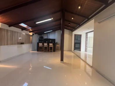 Sobrado com 4 Quartos à venda, 226m² no Jardim Planalto, Goiânia