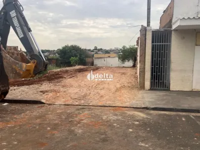 Lote/Terreno à venda, 300m² no Osvaldo Rezende, Uberlândia