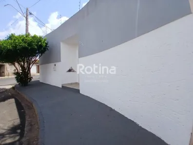 Casa com 3 Quartos para alugar, 140m² no Jardim Europa, Uberlândia