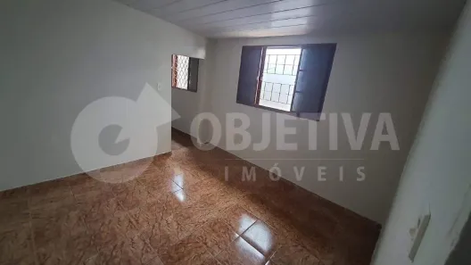 Casa com 2 Quartos para alugar, 44m² no Centro, Uberlândia