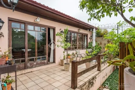 Sobrado com 3 Quartos à venda, 253m² no Medianeira, Porto Alegre