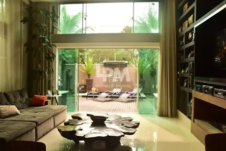 Casa com 2 Quartos para alugar, 100m² no Centro, Bombinhas