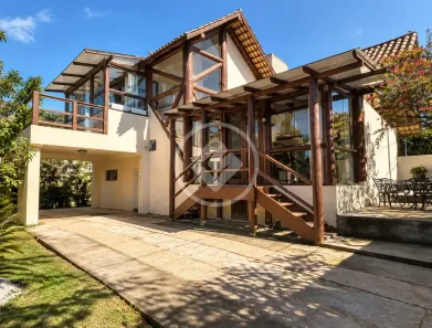 Casa com 3 Quartos à venda, 225m² no Rio Tavares, Florianópolis