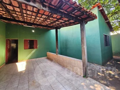 Casa com 3 Quartos para alugar, 75m² no Laranjeiras, Uberlândia