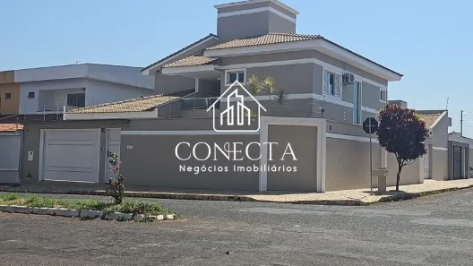 Casa com 4 Quartos à venda, 350m² no Segismundo Pereira, Uberlândia