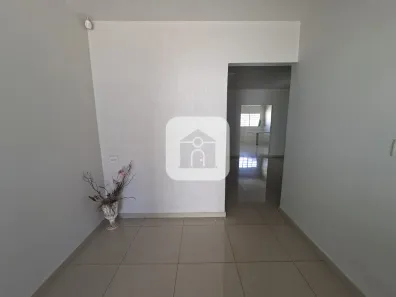 Casa com 3 Quartos para alugar, 130m² no Osvaldo Rezende, Uberlândia