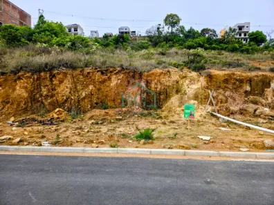 Lote/Terreno à venda, 250m² no Jardim Bandeirantes, Poços de Caldas