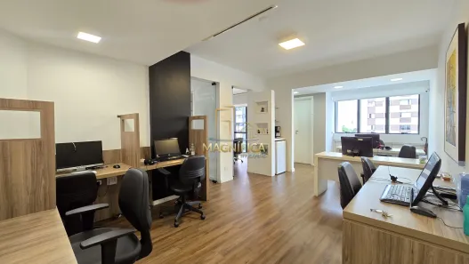 Sala Comercial com 2 Quartos à venda, 60m² no Água Verde, Curitiba