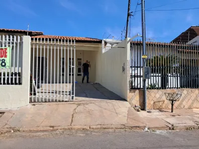 Casa com 3 Quartos para alugar, 110m² no Santa Rosa, Cuiabá